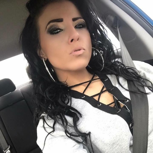 m e e t your f a v e vintage p o s h e r 👋🏼 - Picture 6 of 8